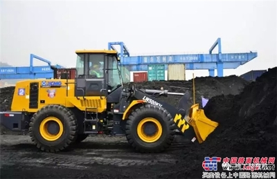 徐工裝載機(jī) 三峽庫區(qū)最大港口的貨物裝卸“主力軍”